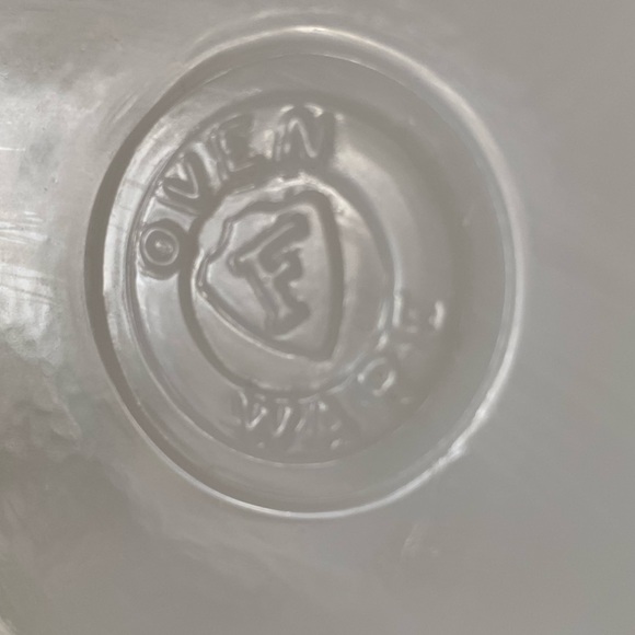 Set of 2 Federal milkglass pour spout mixing bowls 6 c. - Picture 5 of 7